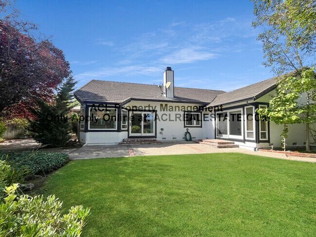 Building Photo - Spacious, Single Story Northgate Home For ...
