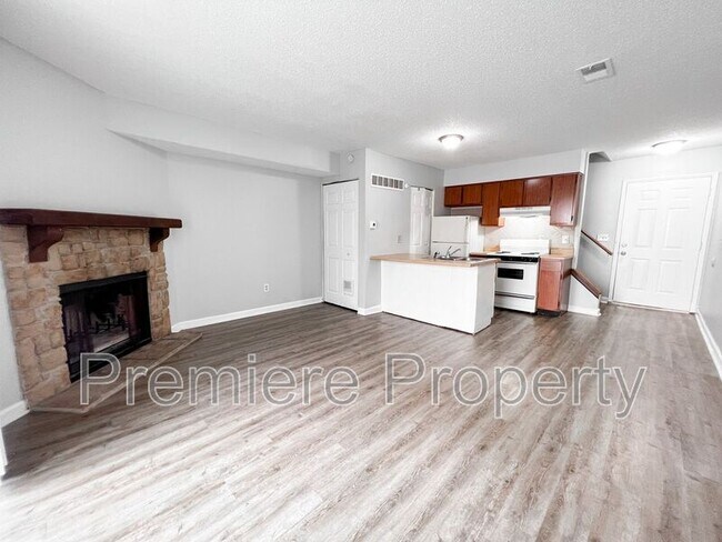 Building Photo - 8209 N Everton Ave