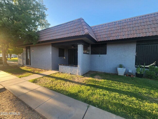 Primary Photo - 9001 W Elm St