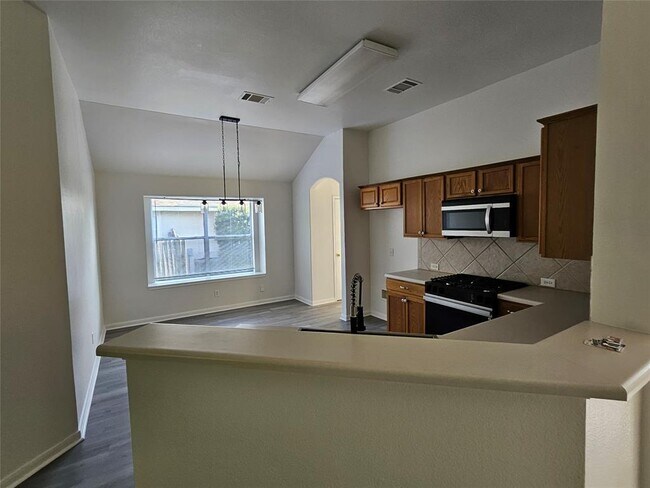 Building Photo - 202 N Pauley Dr