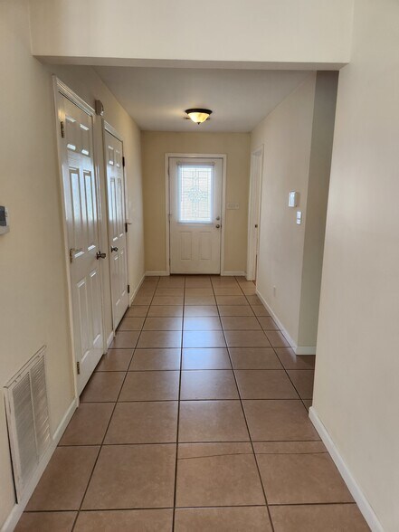 Building Photo - 1643 Landon Ln