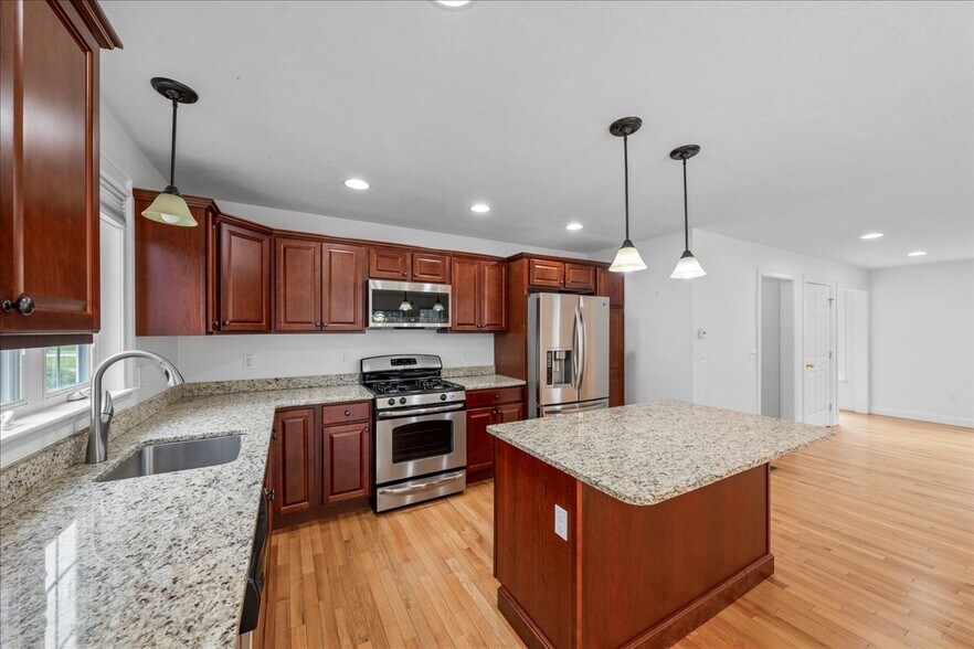 Building Photo - 6 Longview Cir