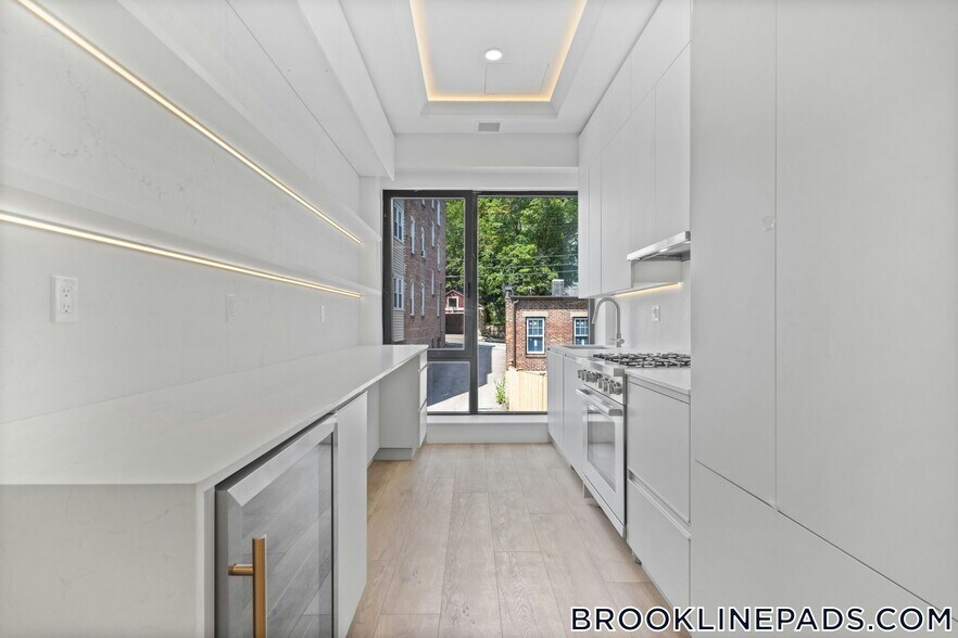 Building Photo - 1580 Beacon St