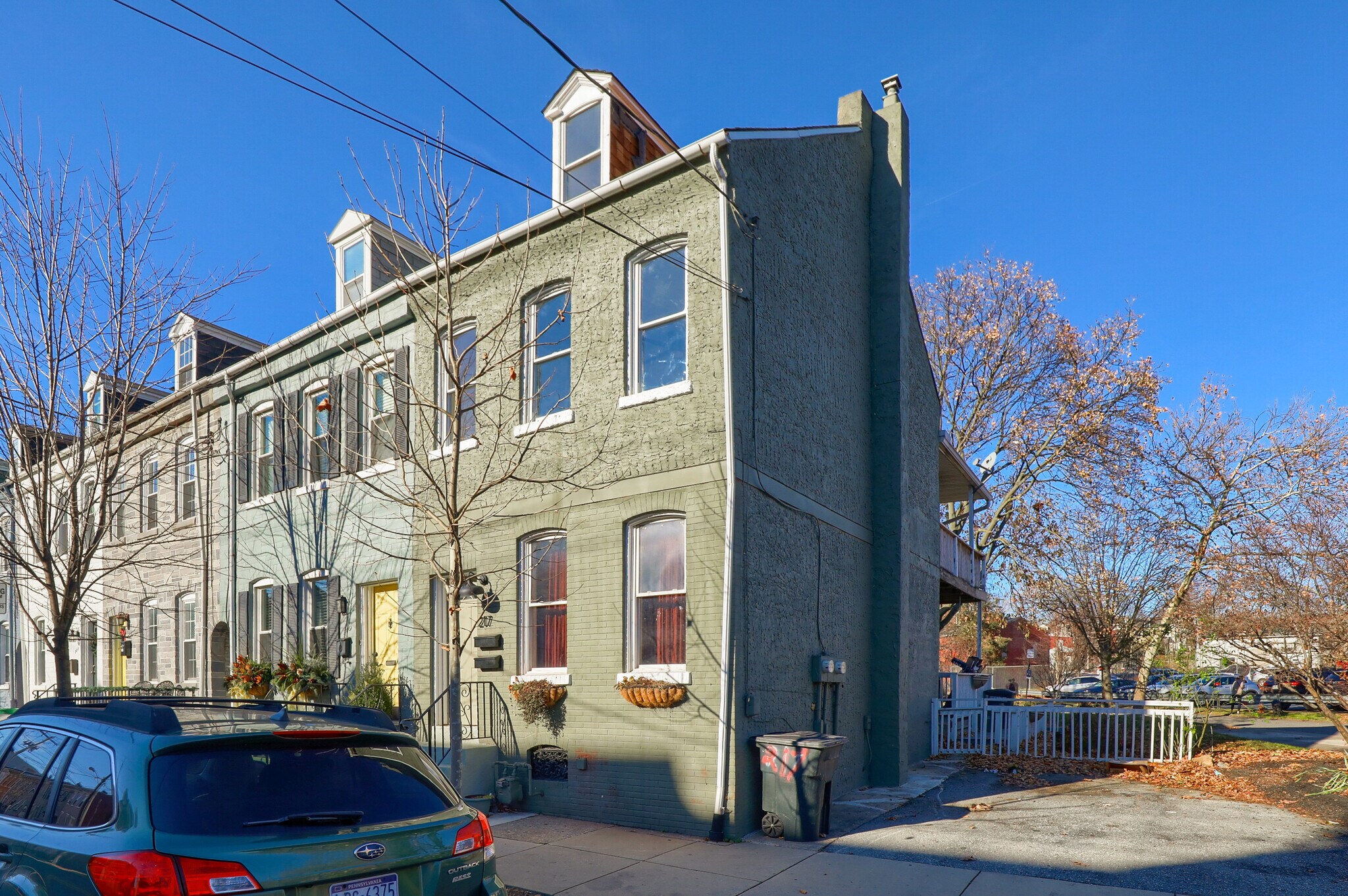 Building Photo - 217 W Lemon St