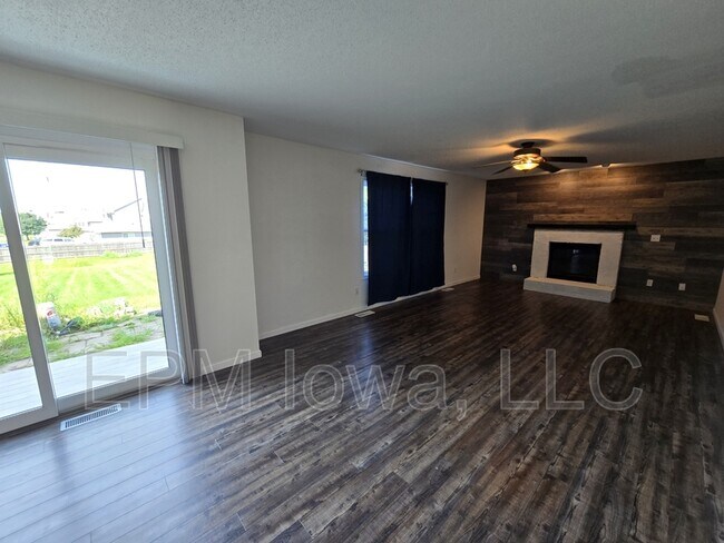 Building Photo - 1138 White Ivy Pl NE