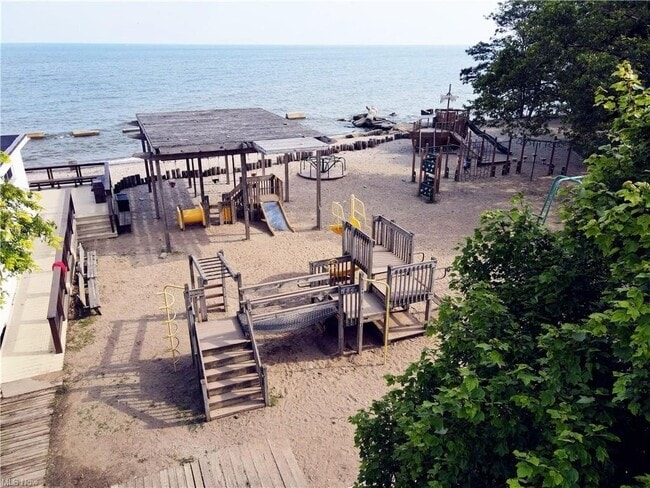 Building Photo - 852 Beach Rd