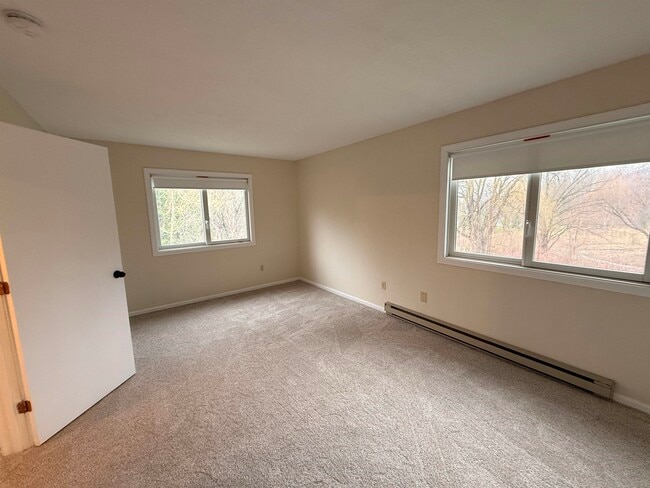 Building Photo - L4 Stonehedge Dr