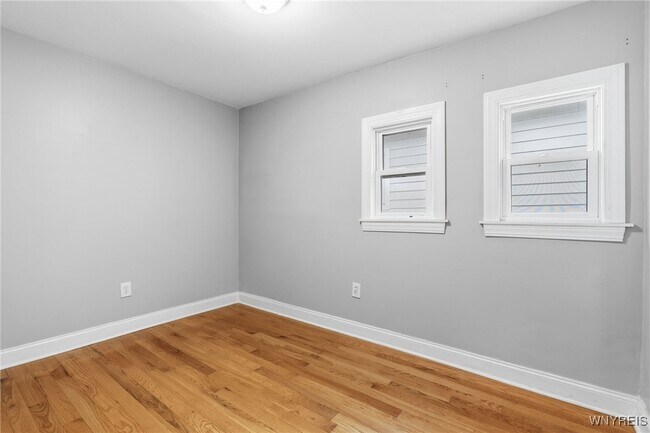 Building Photo - 2342 Seneca St