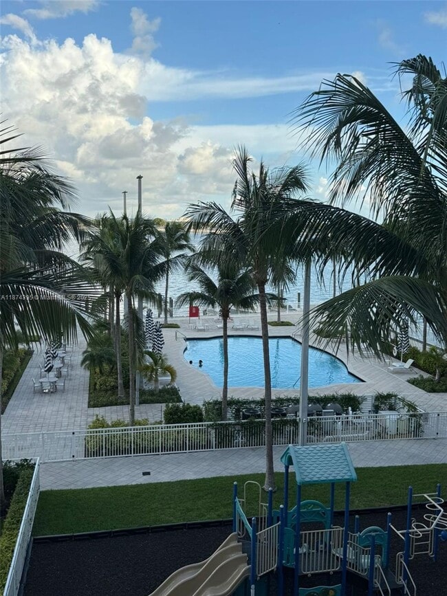 Building Photo - 2101 Brickell Ave