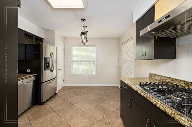 Building Photo - **COMING SOON** Stunning 2 Bedroom/2.5 Bat...