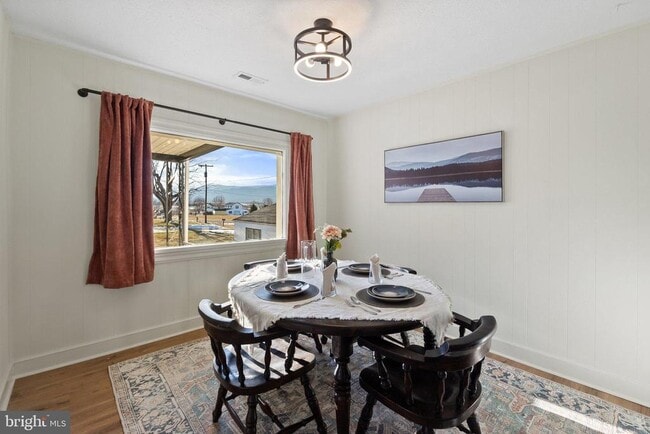 Building Photo - 701 S 2nd St