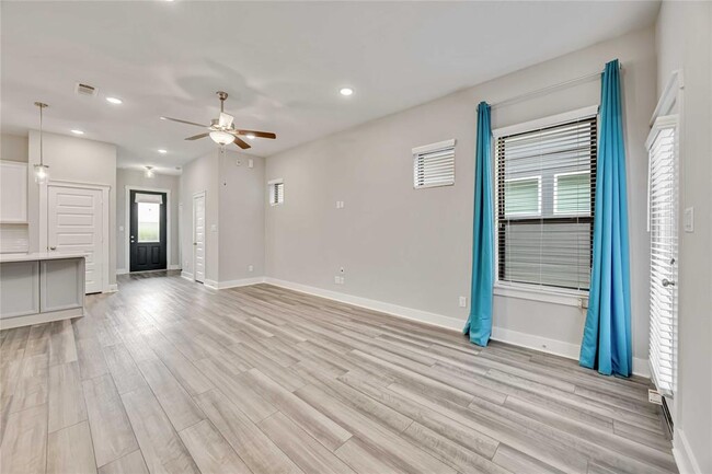 Building Photo - 18523 Parkland Row Dr