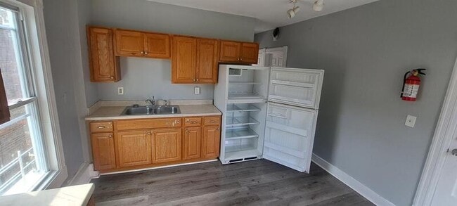 Building Photo - 29 S White St