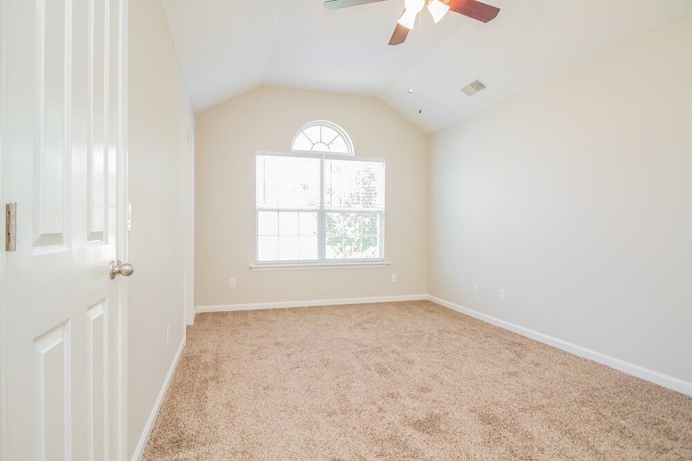 Building Photo - 1031 Tom Hailey Blvd