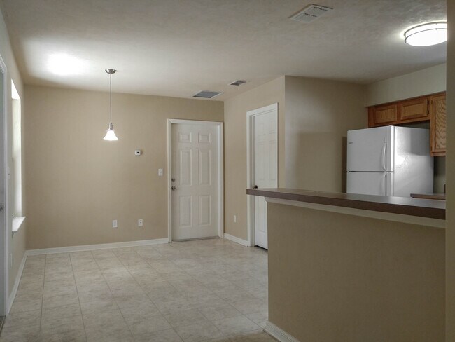 Building Photo - 3 Bed 2 Bath in Walnut Creek, Great NW Gainesville Location