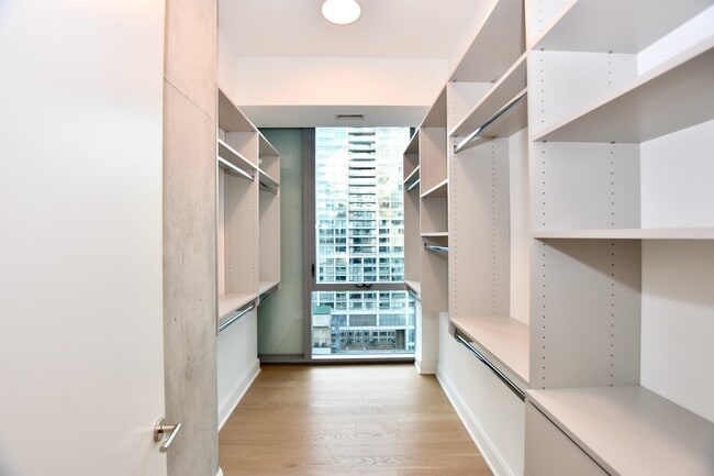 Building Photo - 60 E Randolph St