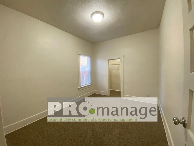 Building Photo - 520 H St