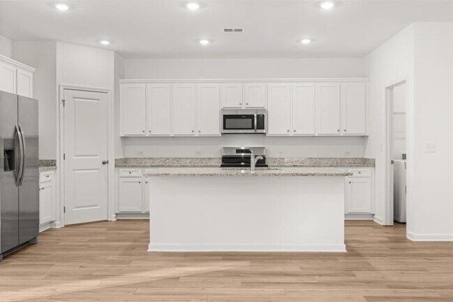 Building Photo - 874 Evergreen Rd