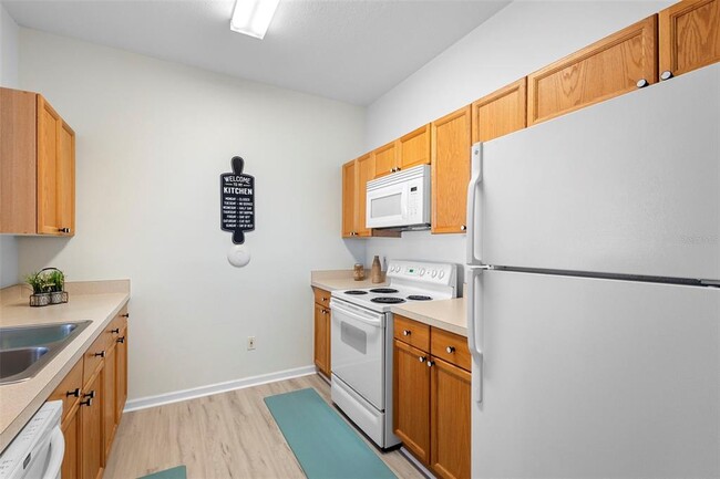 Building Photo - 2300 Butterfly Palm Way