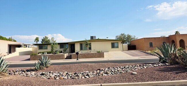 Primary Photo - 9042 E Kenyon Dr