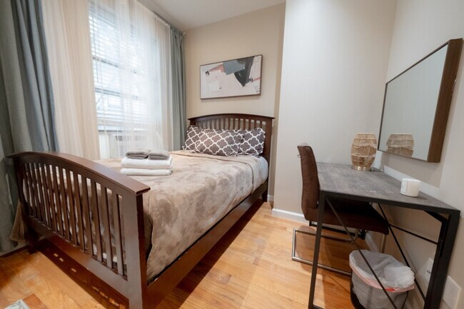 Building Photo - 5 W 101st St