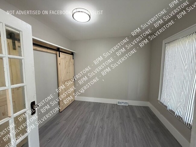 Building Photo - 1228 E Meyers Ave