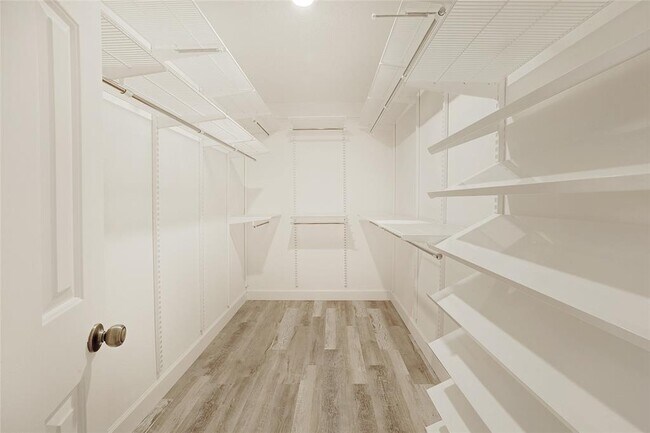 Building Photo - 10905 Claywood Dr