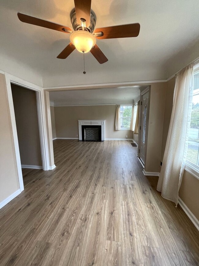 Building Photo - Renovated 3 Bed, 2 Bath House with Large Yard