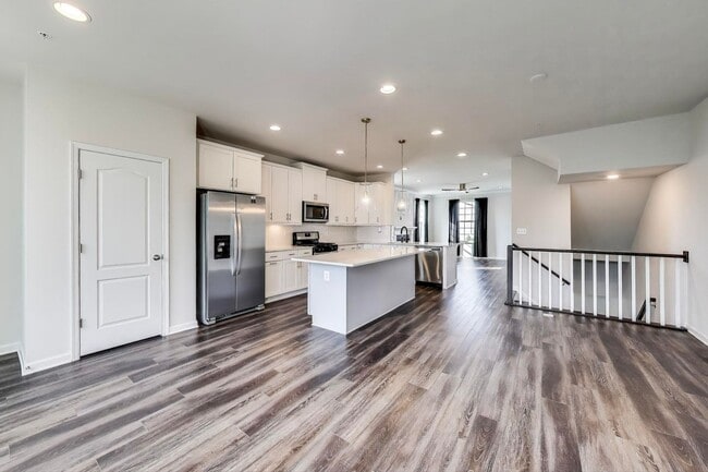 Building Photo - Luxurious on Lanham Hill - 3 + 3.5 Near New TH 3 bed + 3 Ba