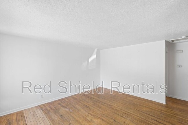 Building Photo - 944 Holmes Rd