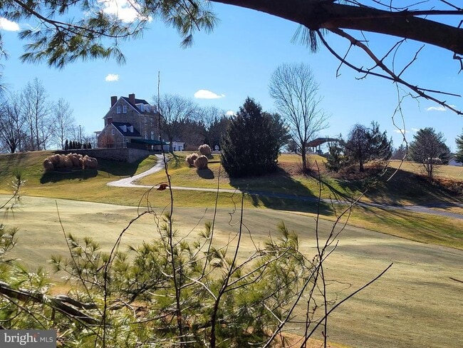 Building Photo - 4950 Columbia Rd