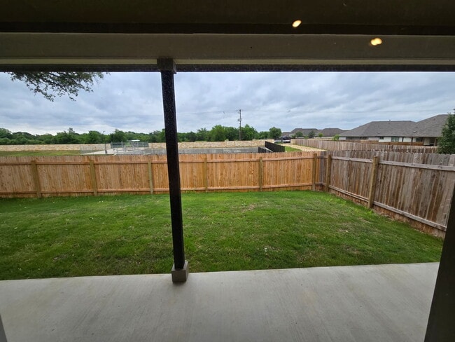 Building Photo - Gorgeous First Time Rental, 4 bed, 3 full bath in highly desirable Hills of Bear Creek
