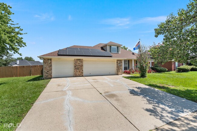 Building Photo - 4 Bedroom 2 Bath with Pool!!!