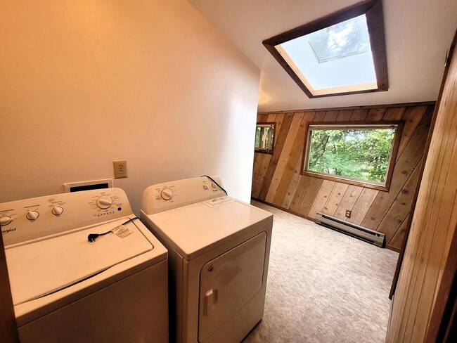 Building Photo - Cabin Style Home, 2 Bedroom - Bellingham, Toledo St