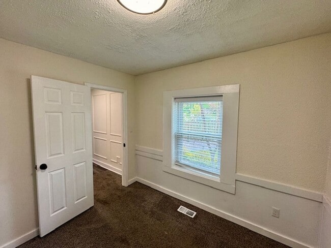 Building Photo - UP TO $500 OFF ONE MONTH!
