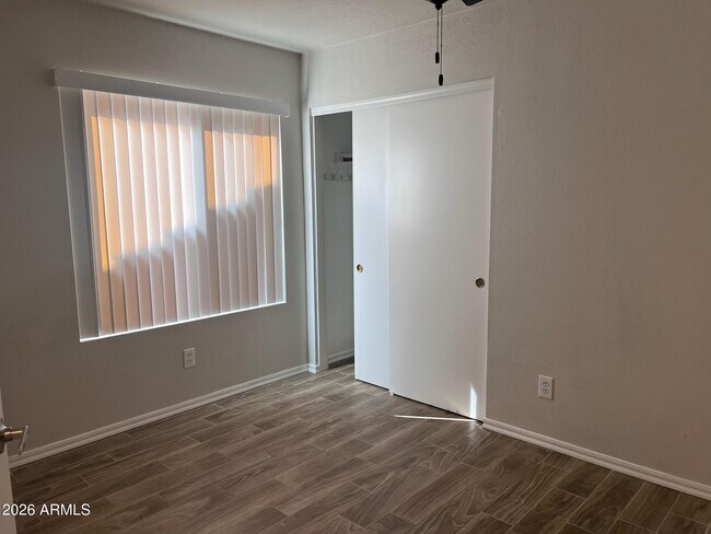 Building Photo - 1082 W Orchid Ln