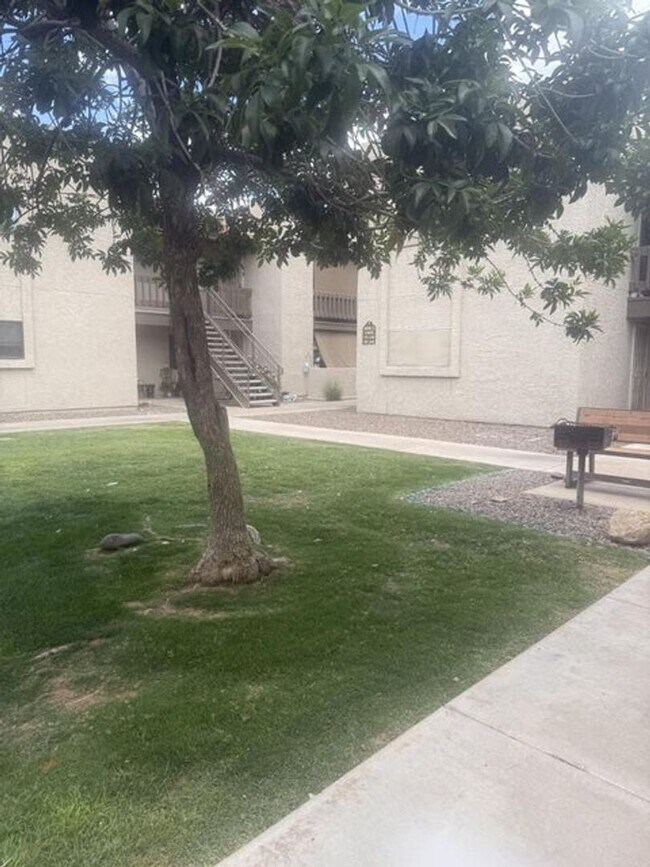 Building Photo - 2-bedroom condo at Stapley and University! MOVE IN SPECIAL!!