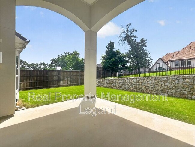 Building Photo - 809 Jamestown Ln
