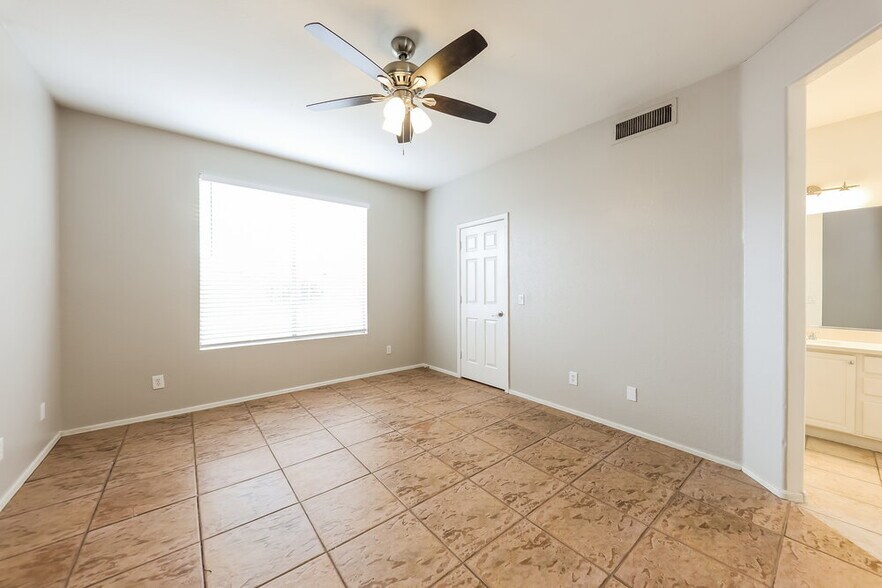 Building Photo - 6651 W Townley Ave