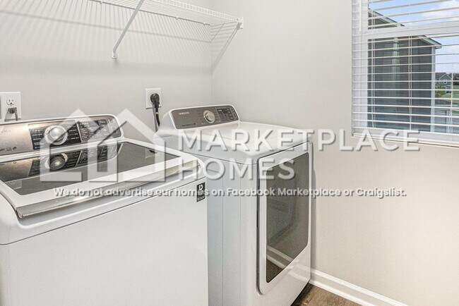 Building Photo - 3335 Meriwether Dr