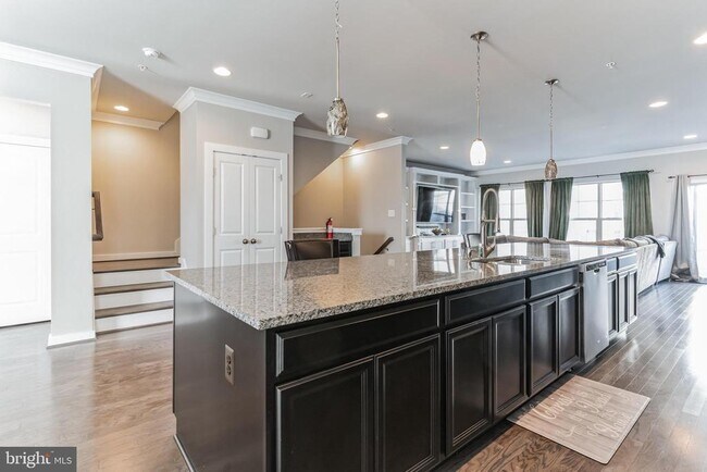 Building Photo - 5325 Manor Park Dr
