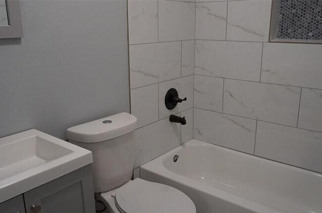 Building Photo - 4222 Cicada Ln