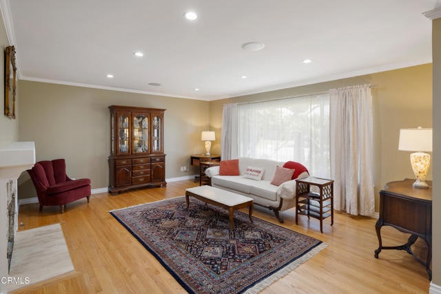 Building Photo - 142 W Santa Anita Terrace