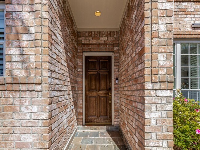 Building Photo - 1159 Enclave Square E