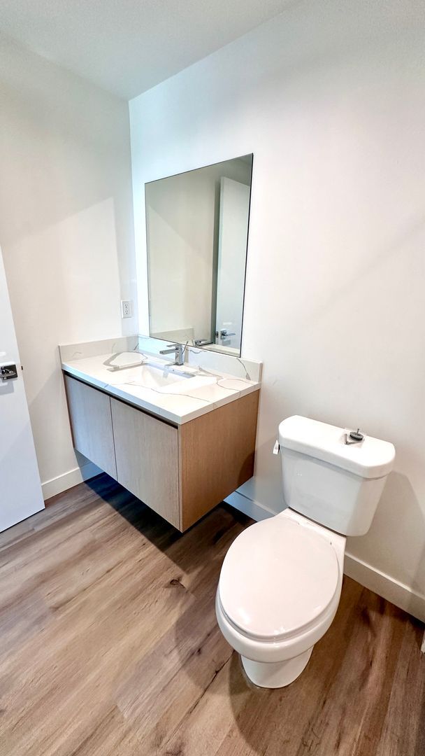 Building Photo - Top Floor 2-Bedroom with Quartz Counters &...