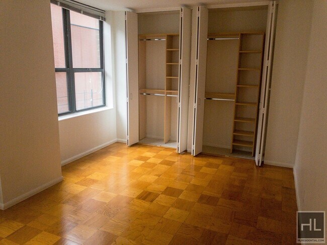 Building Photo - W 87th St