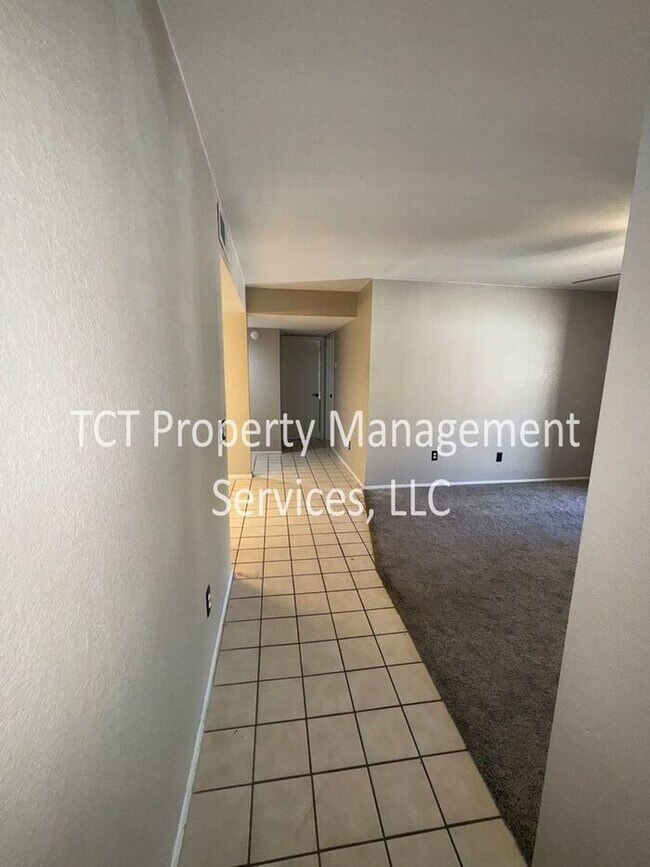 Building Photo - Two Primary suite unit in Mesa!