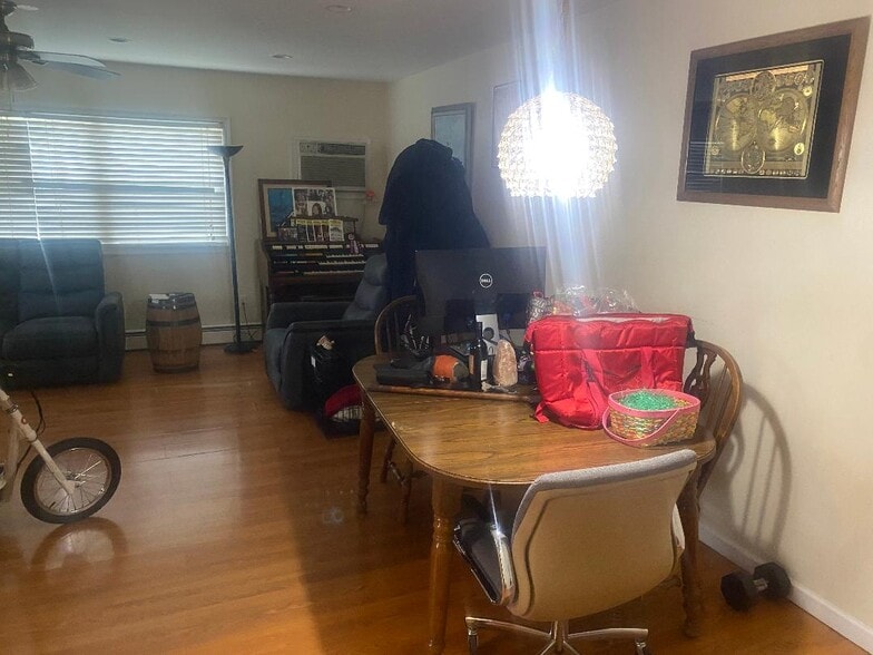 Building Photo - 633 Turf Ln