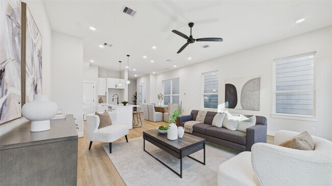 Building Photo - 5027 Golden Forest Dr