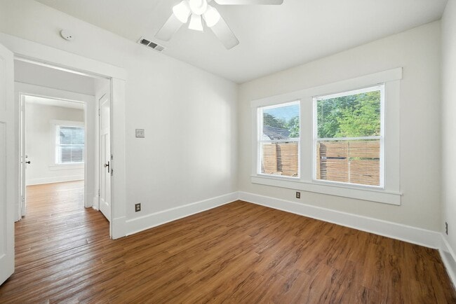 Building Photo - UT PRE-LEASE: 5 bed / 3 bath Remodeled Wes...